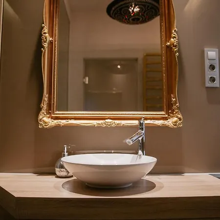 Luxury Flat Near Castle Hill Apartment *